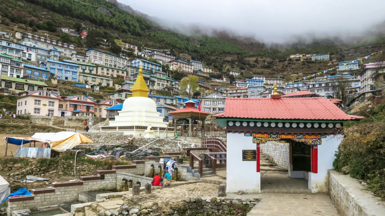 Phakding to Namche Bazaar (3,440m/11,286ft)